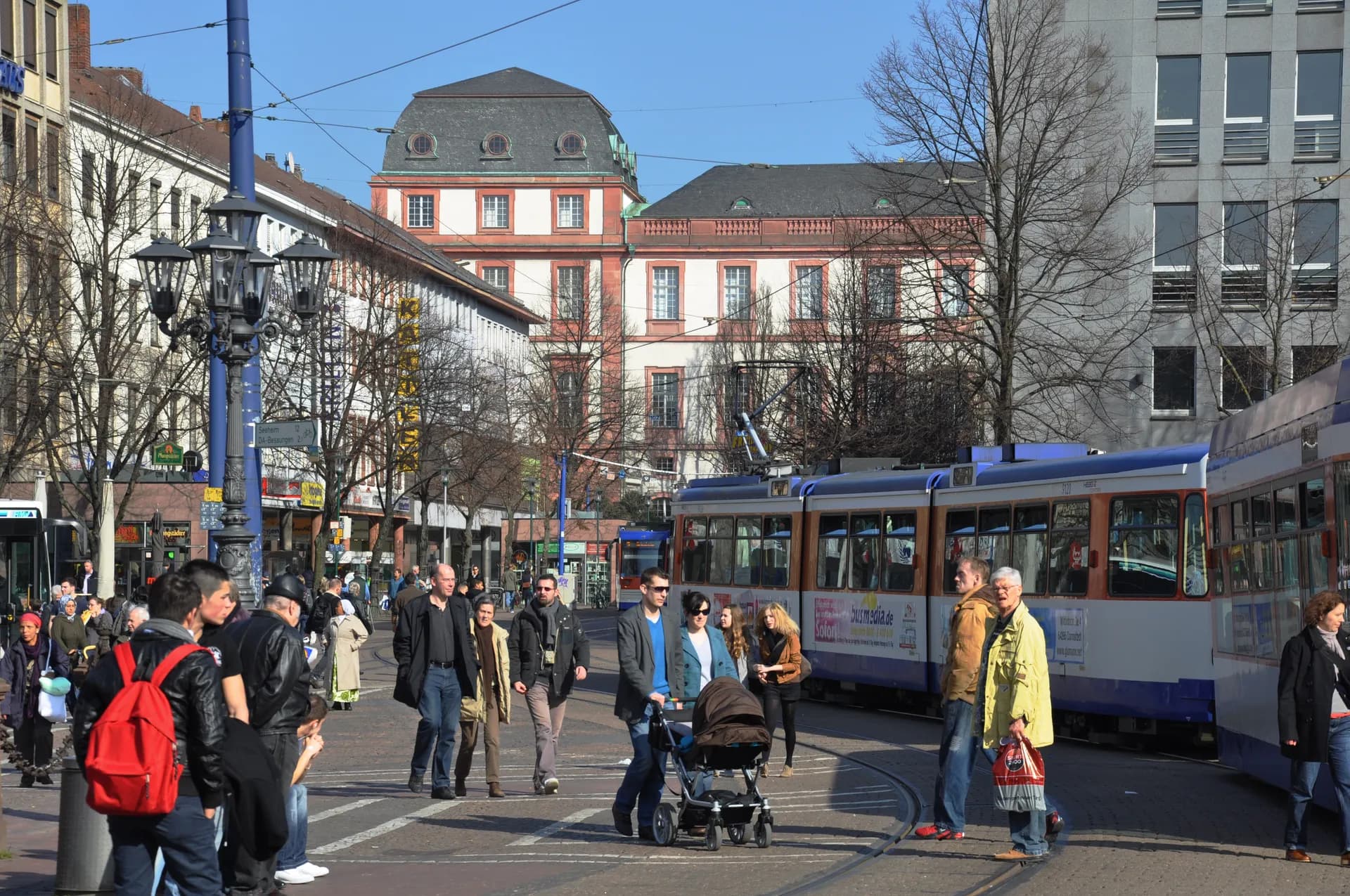 Luisenplatz Darmstadt mit Blick zum Residenzschloss