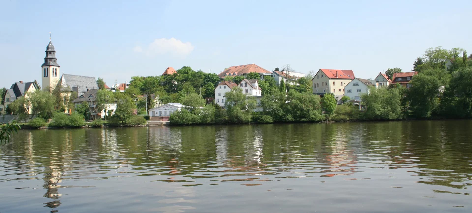 Mainufer mit Blick auf Kelsterbach