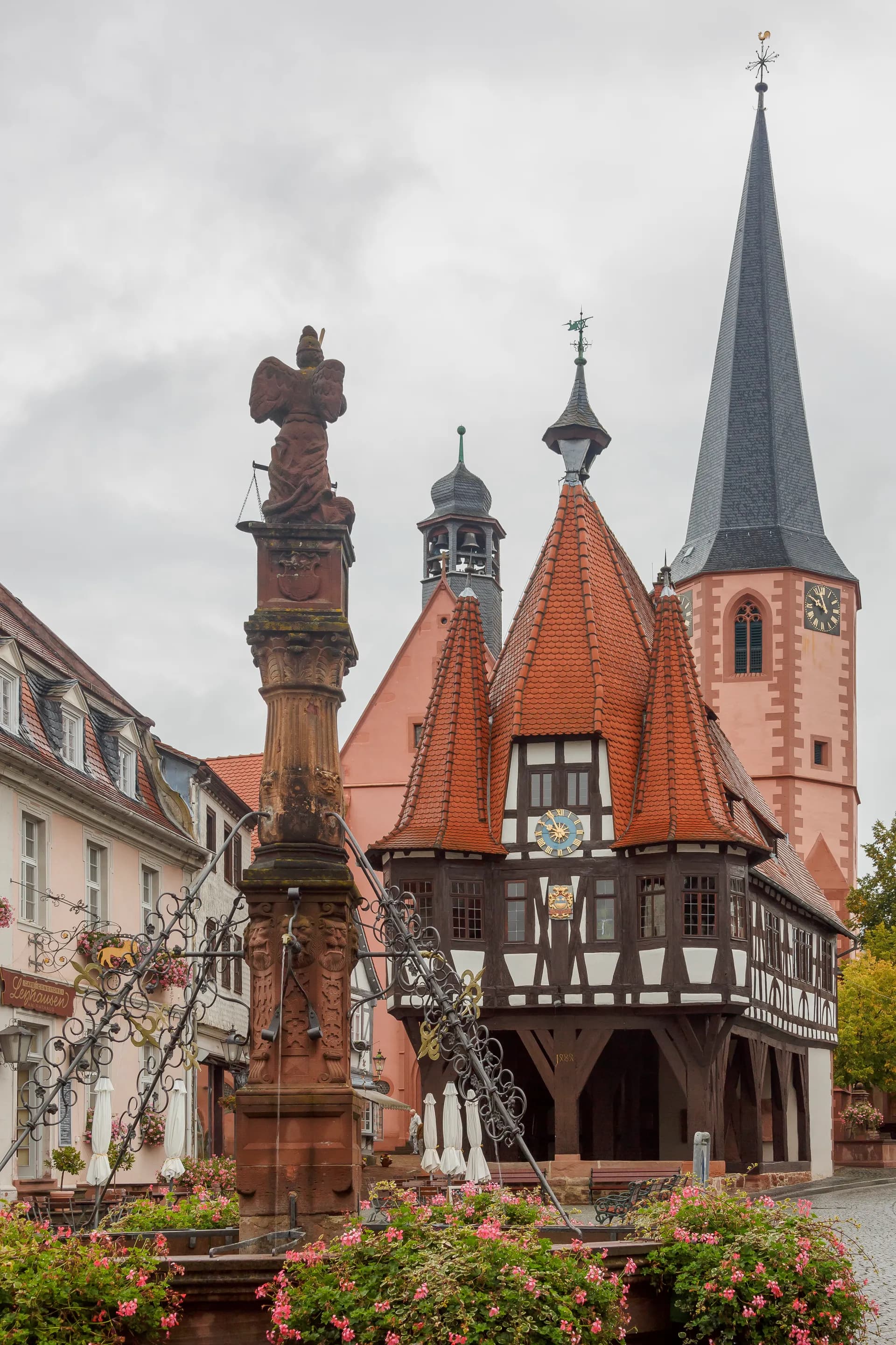 Historisches Rathaus auf dem Marktplatz in Michelstadt